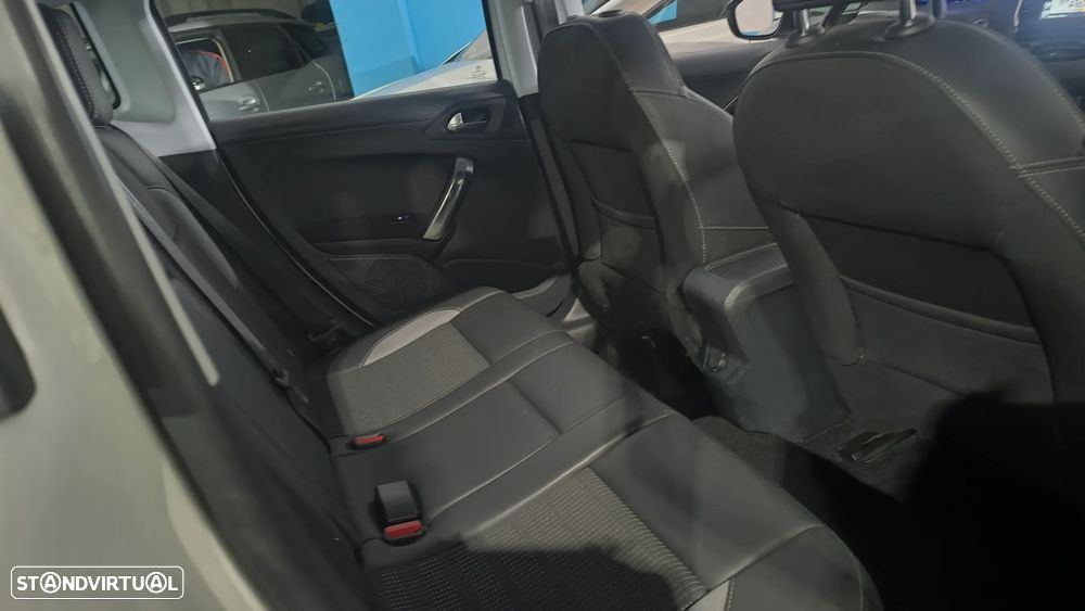 Peugeot 2008 1.2 PureTech Allure - 10