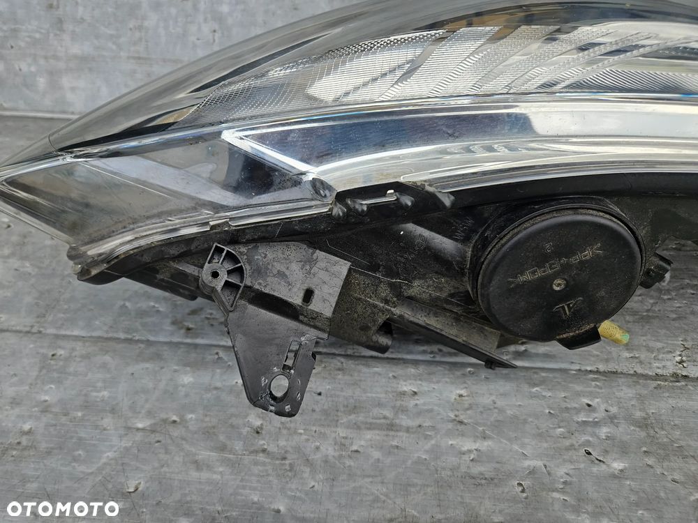 Clio IV lampa prawa przód - 2