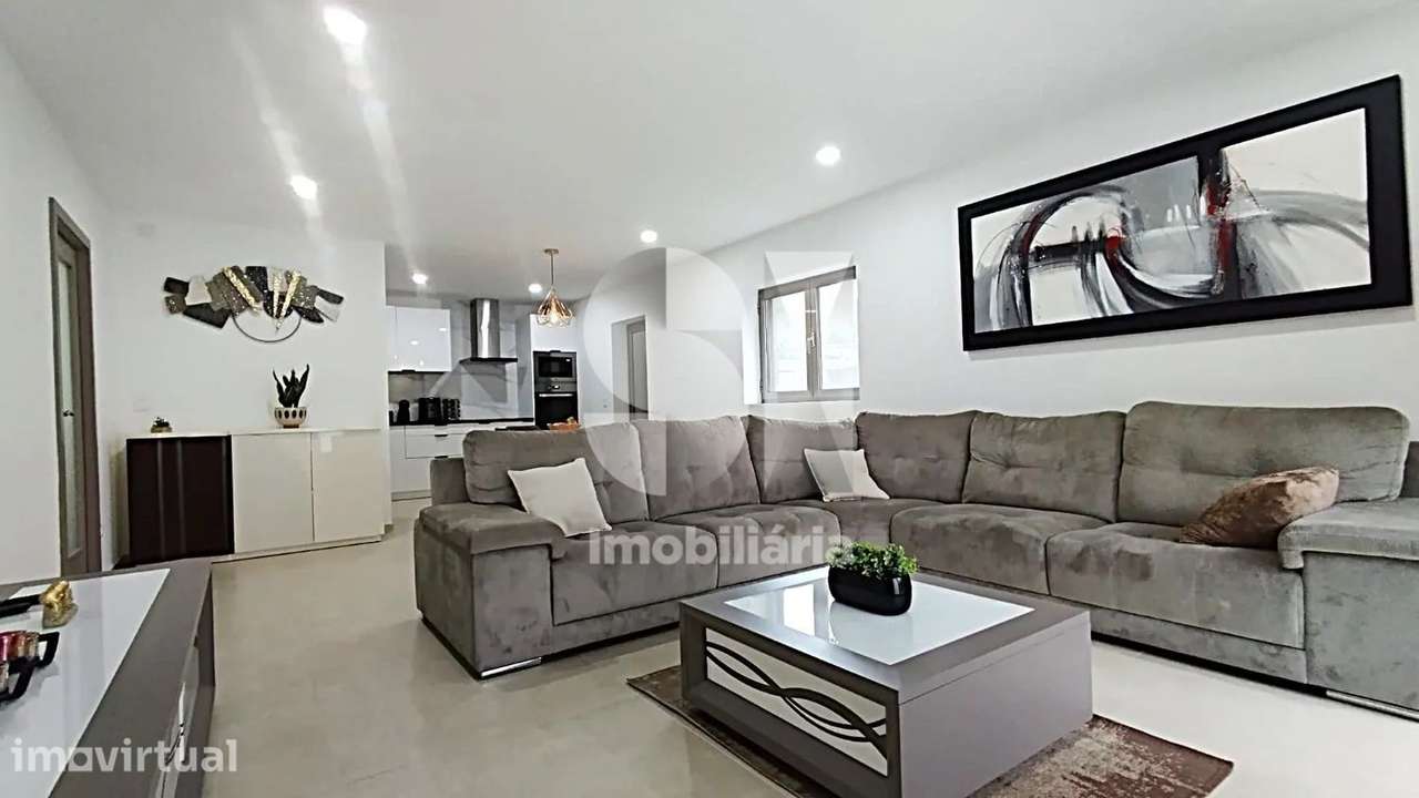 Moradia Moderna T5 + T3 com Piscina e Amplo Jardim - Grande imagem: 3/49