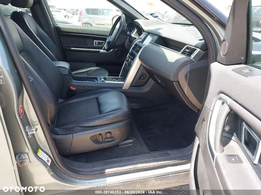Land Rover Discovery Sport - 11