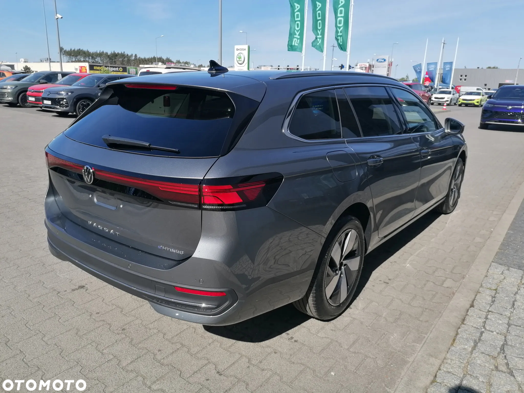 Volkswagen Passat - 4