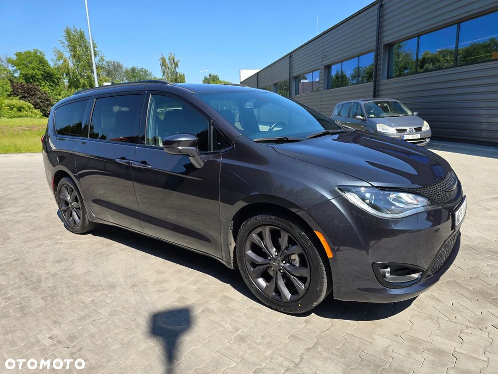 Chrysler Pacifica - 4