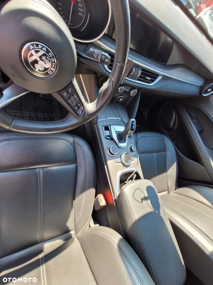 Alfa Romeo Stelvio 2.0 Turbo 16V AT8-Q4 Ti - 18