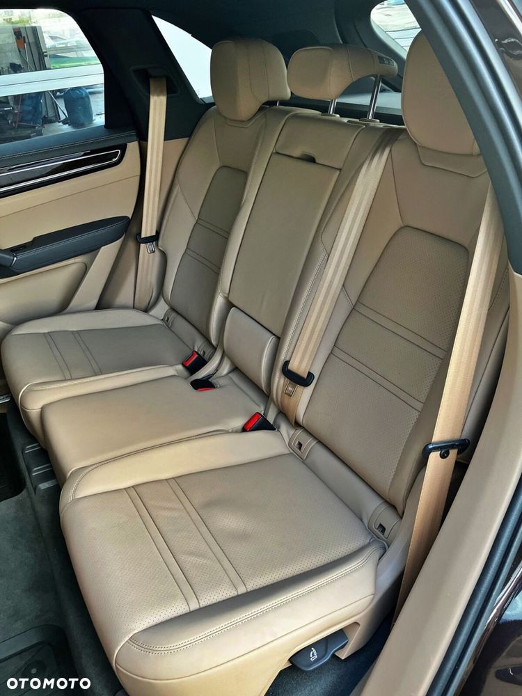 Porsche Cayenne Standard - 21