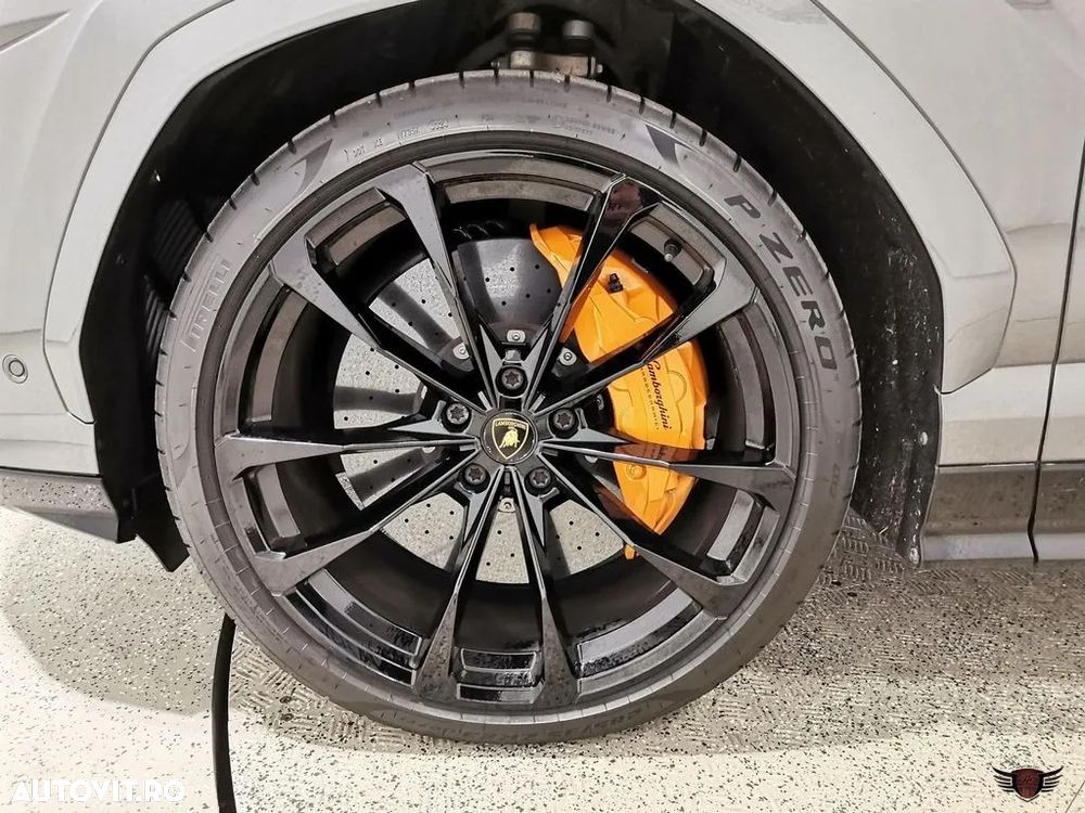 Lamborghini URUS Standard - 15