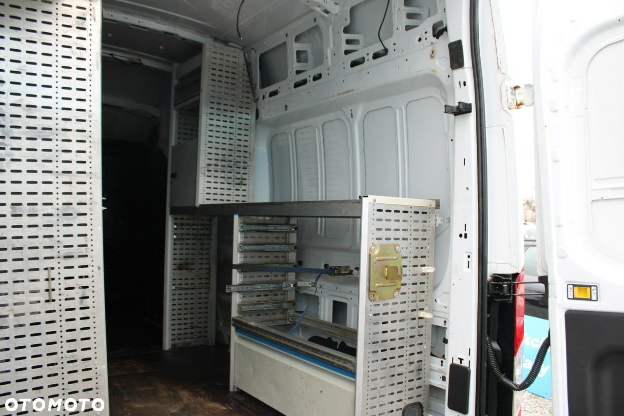 Ford Transit - 25