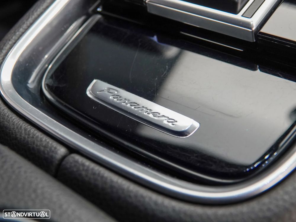 Porsche Panamera 4 E-Hybrid - 34