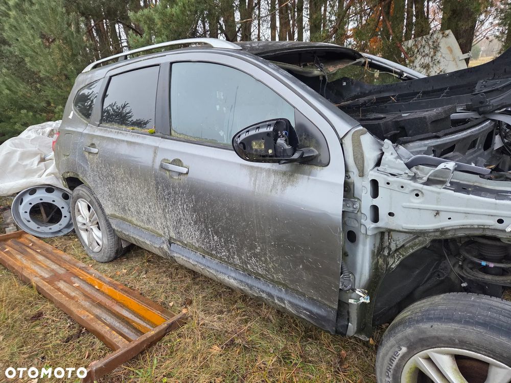 Nissan Qashqai +2 - 4