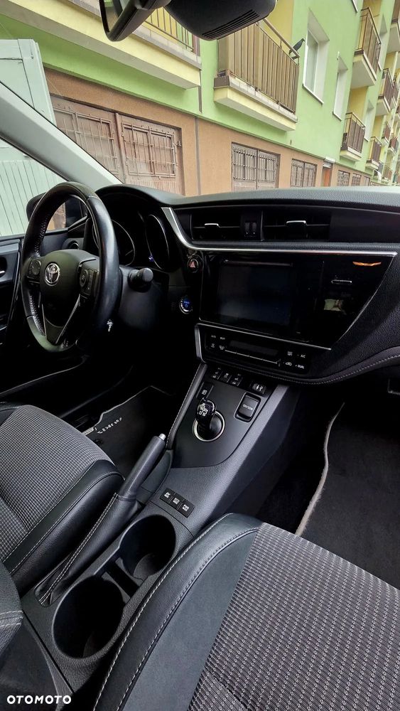 Toyota Auris Hybrid 135 Prestige - 12