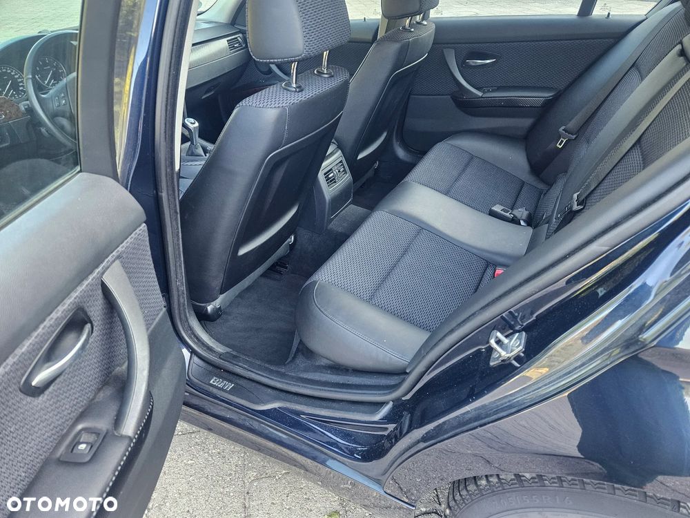 BMW Seria 3 318i - 5
