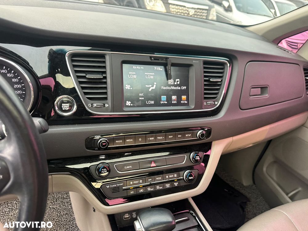 Kia Carnival - 18