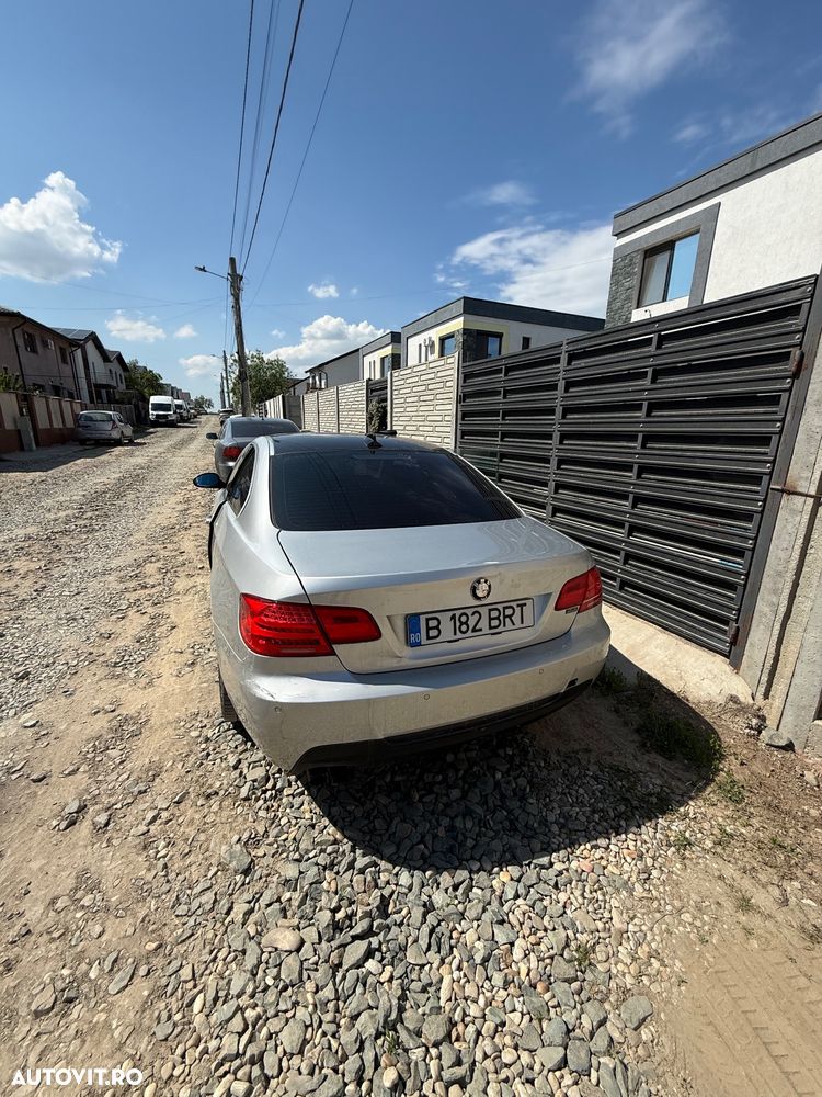 BMW Seria 3 330i Aut. - 2