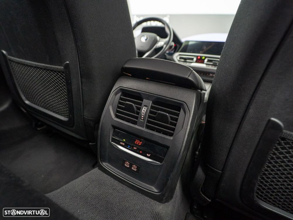 BMW 320 d Auto - 42