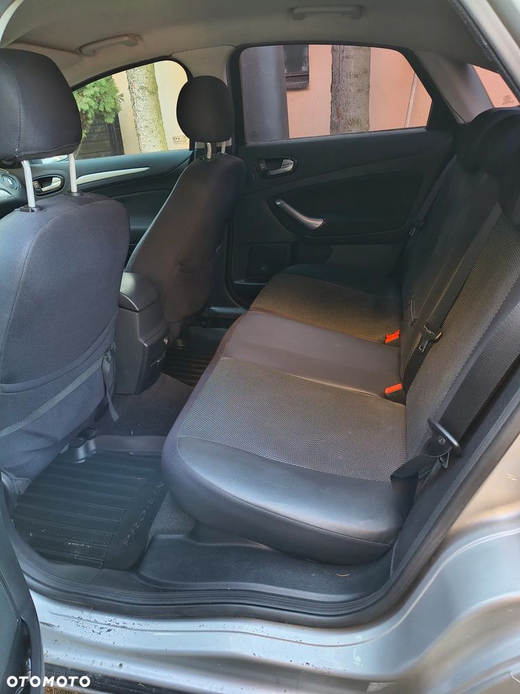 Ford Mondeo 1.8 TDCi Ambiente - 9