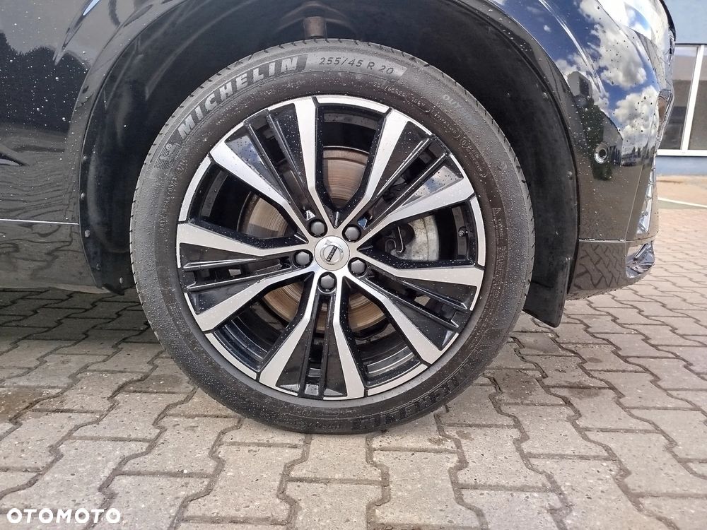 Volvo XC 60 B4 D AWD Plus Dark - 4