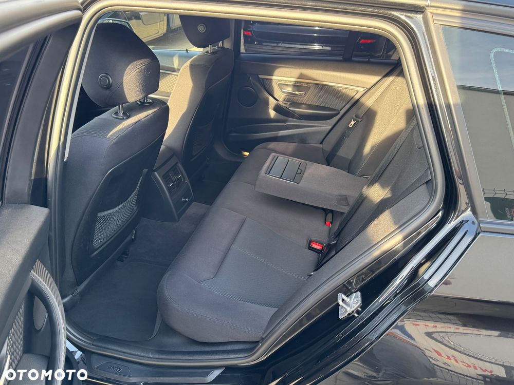 BMW Seria 3 318d xDrive - 10