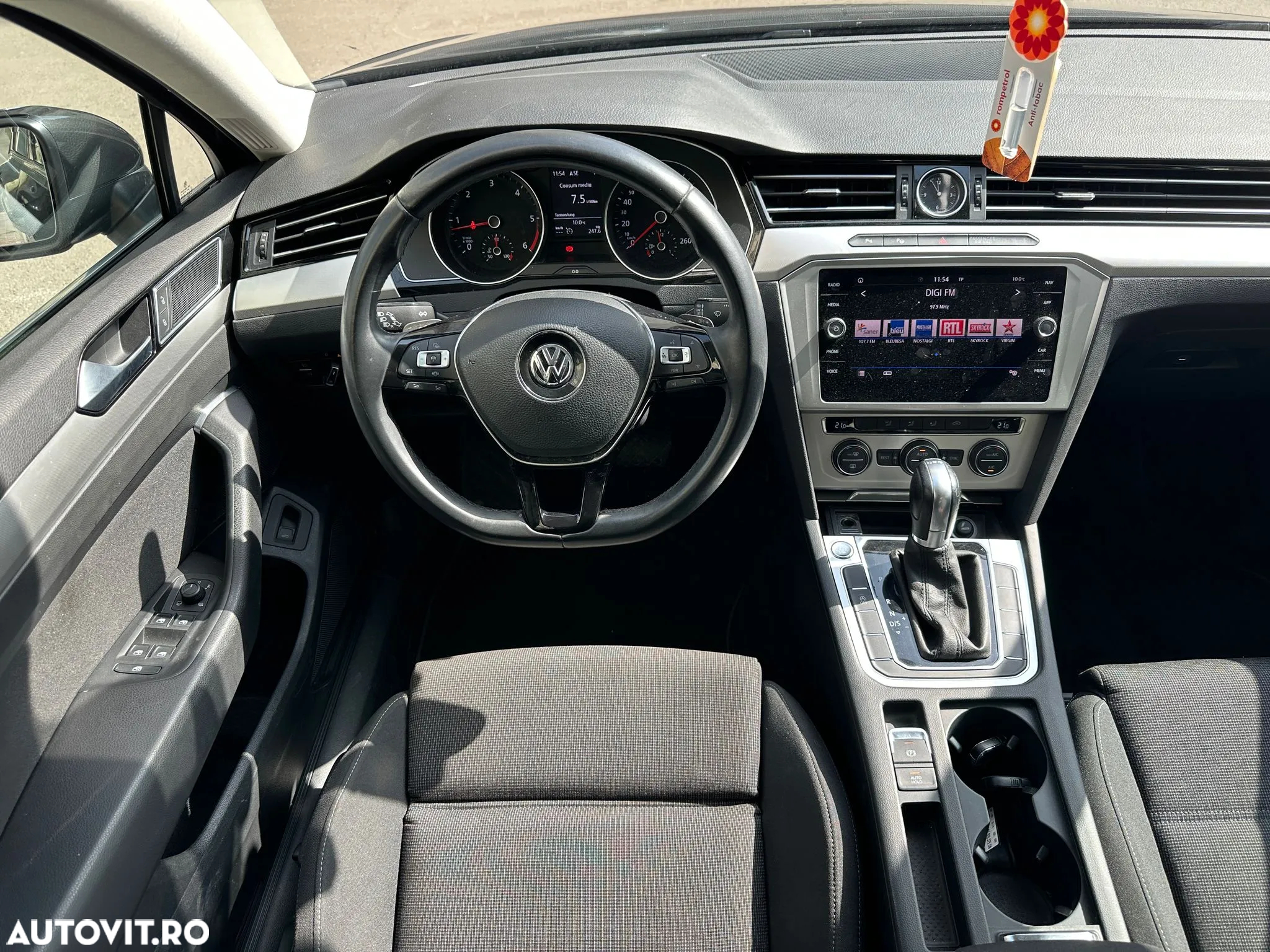 Volkswagen Passat Variant 1.6 TDI (BlueMotion Technology) DSG Comfortline - 16