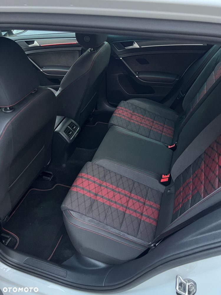 Volkswagen Golf GTI TCR 2.0 TSI OPF DSG - 19