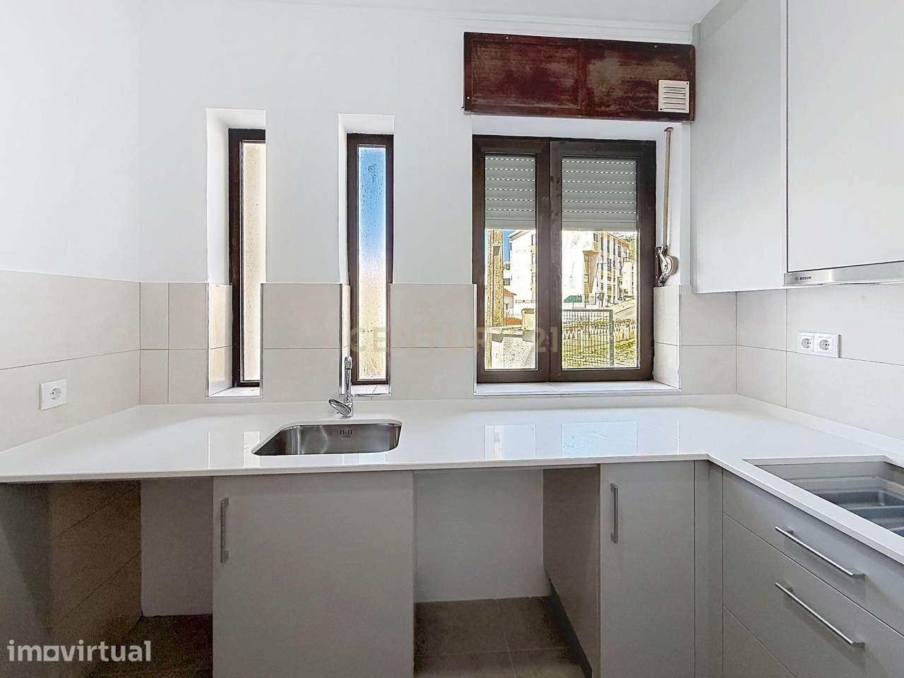 T1+1 Renovado no Centro da Nazaré | Pronto a Habitar | 225.000€ - Grande imagem: 2/16