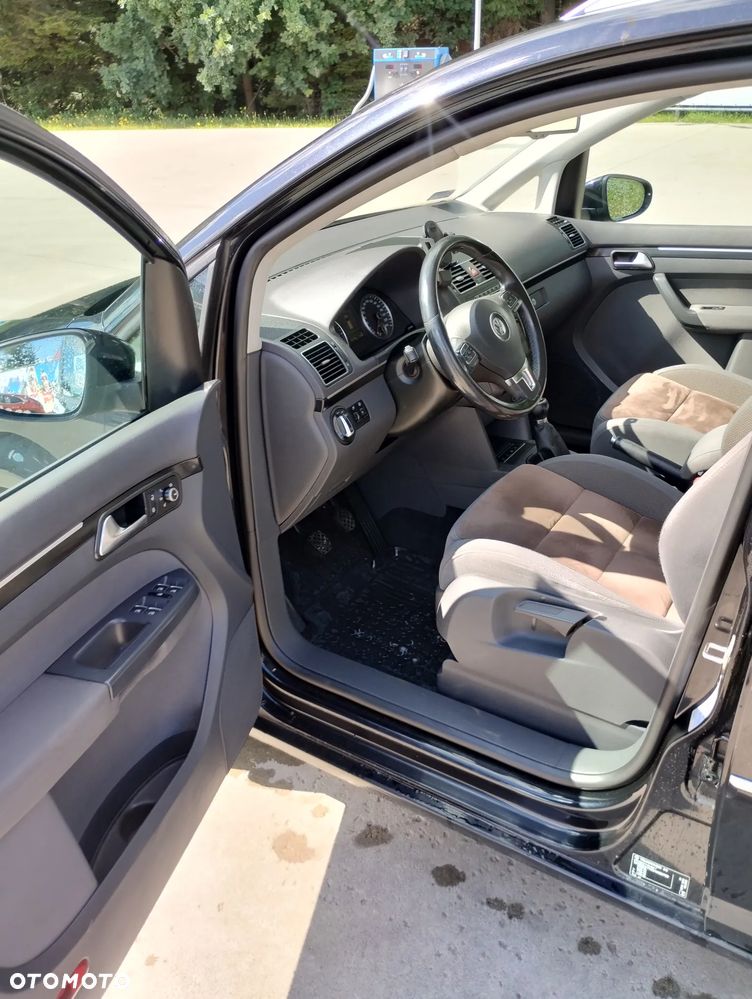Volkswagen Touran 2.0 TDI Highline - 12