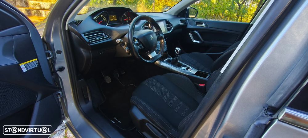 Peugeot 308 1.6 e-HDi Allure J18 - 25