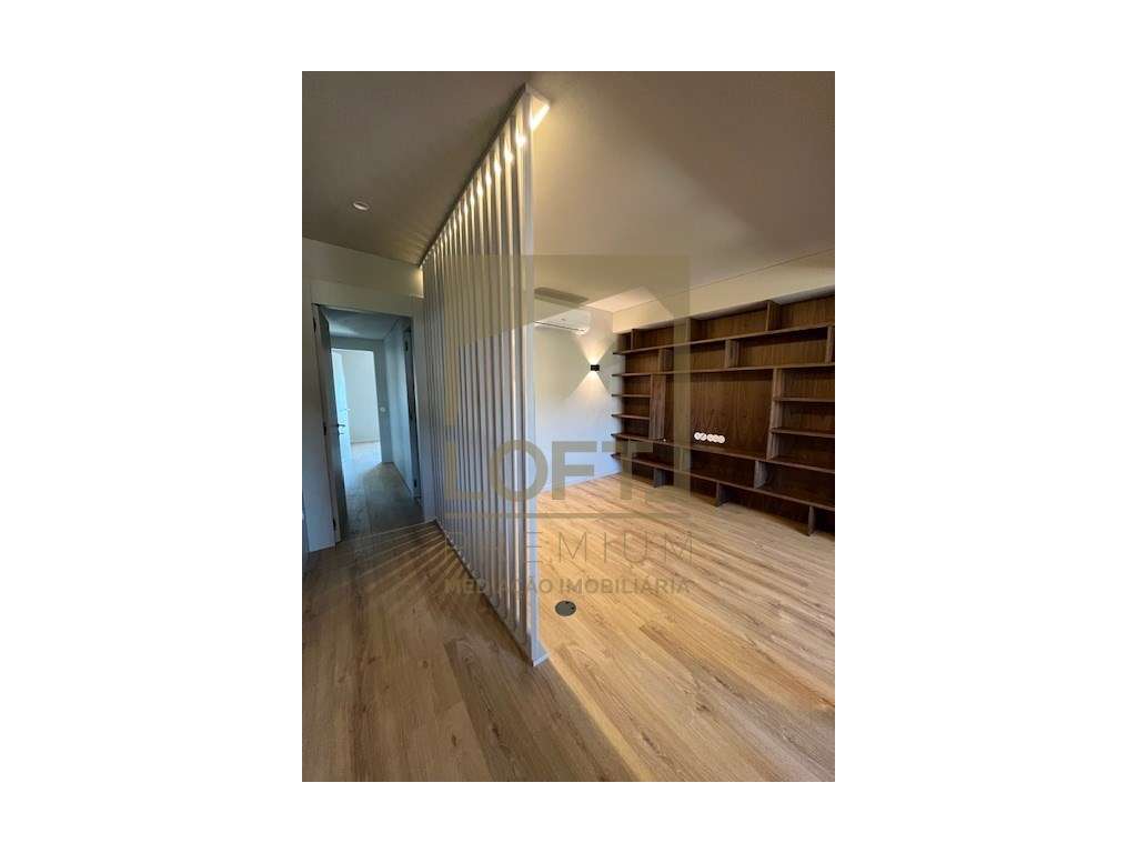 Apartamento T2 Renovado e Equipado Centro de Guimarães - Grande imagem: 2/24
