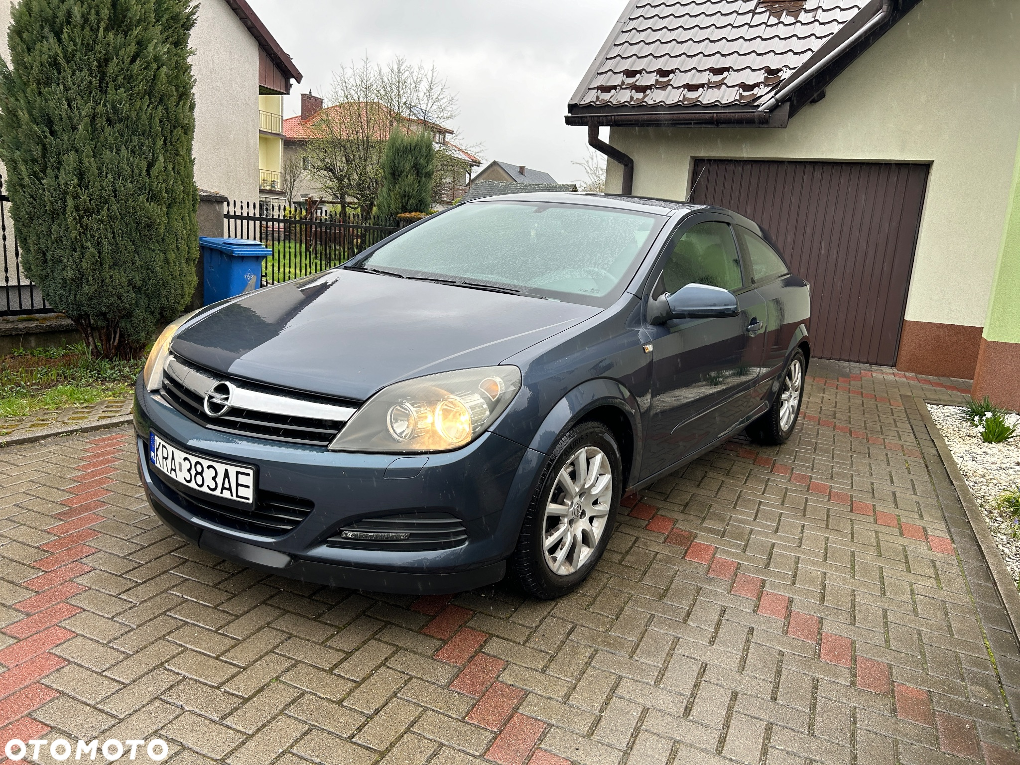 Opel Astra GTC 1.6 Cosmo - 2