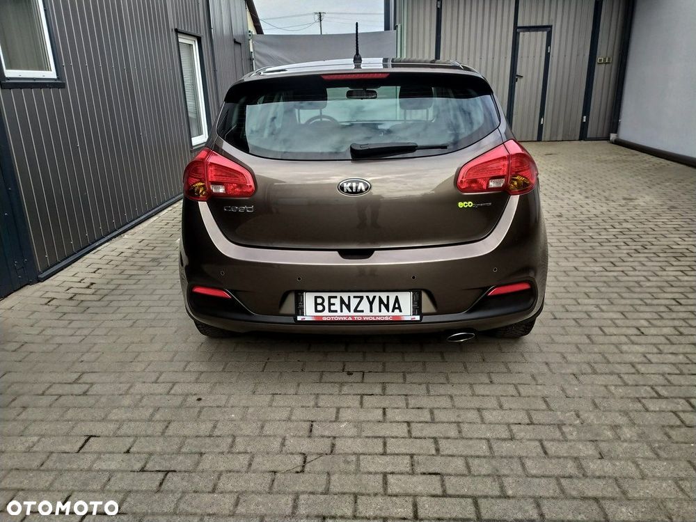 Kia Ceed 1.6 GDI Dream Team Edition - 6
