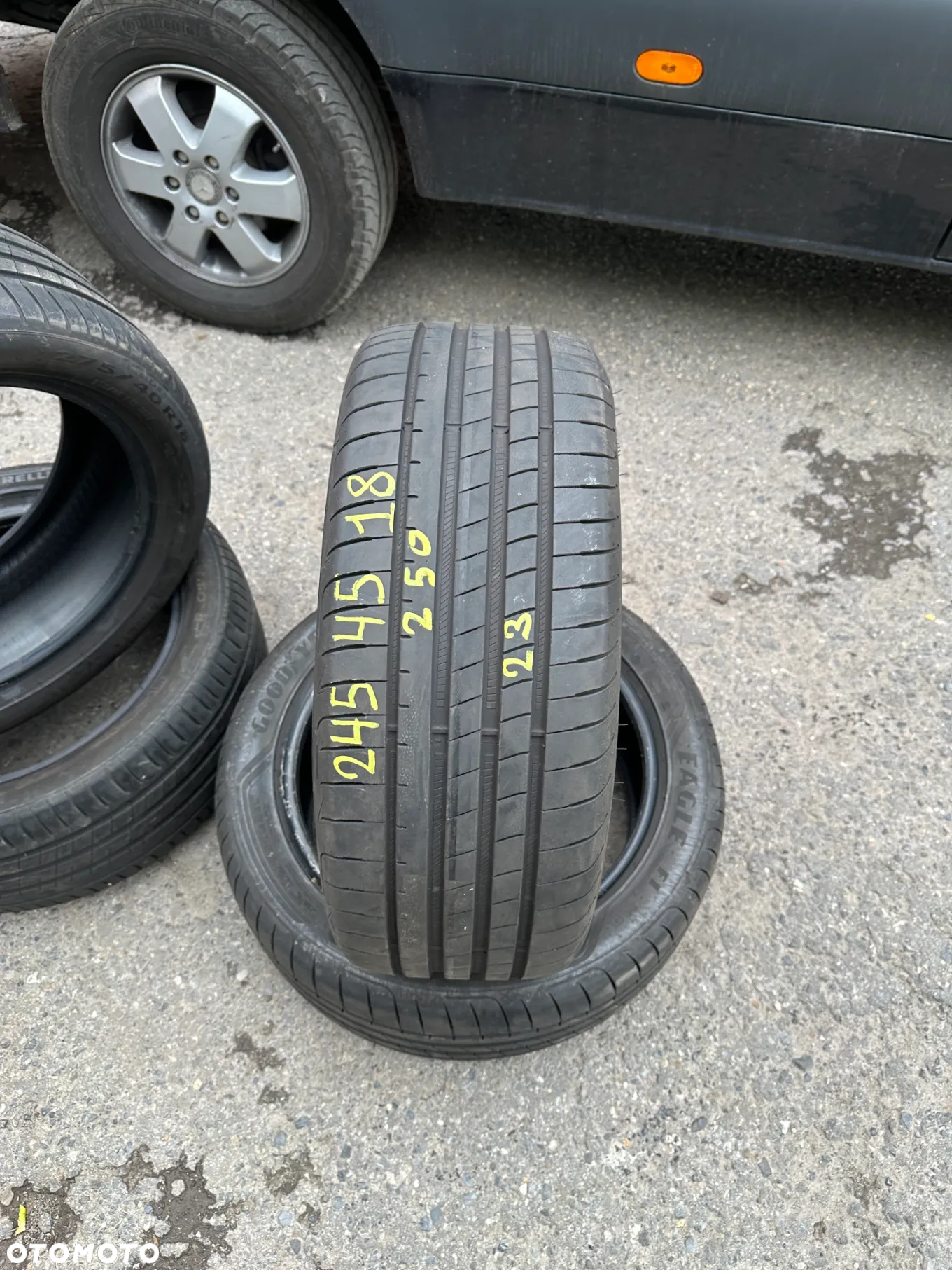 245/45x18 Good Year - 2