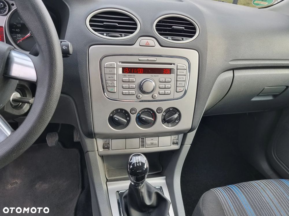 Ford Focus 1.6 16V Style - 12