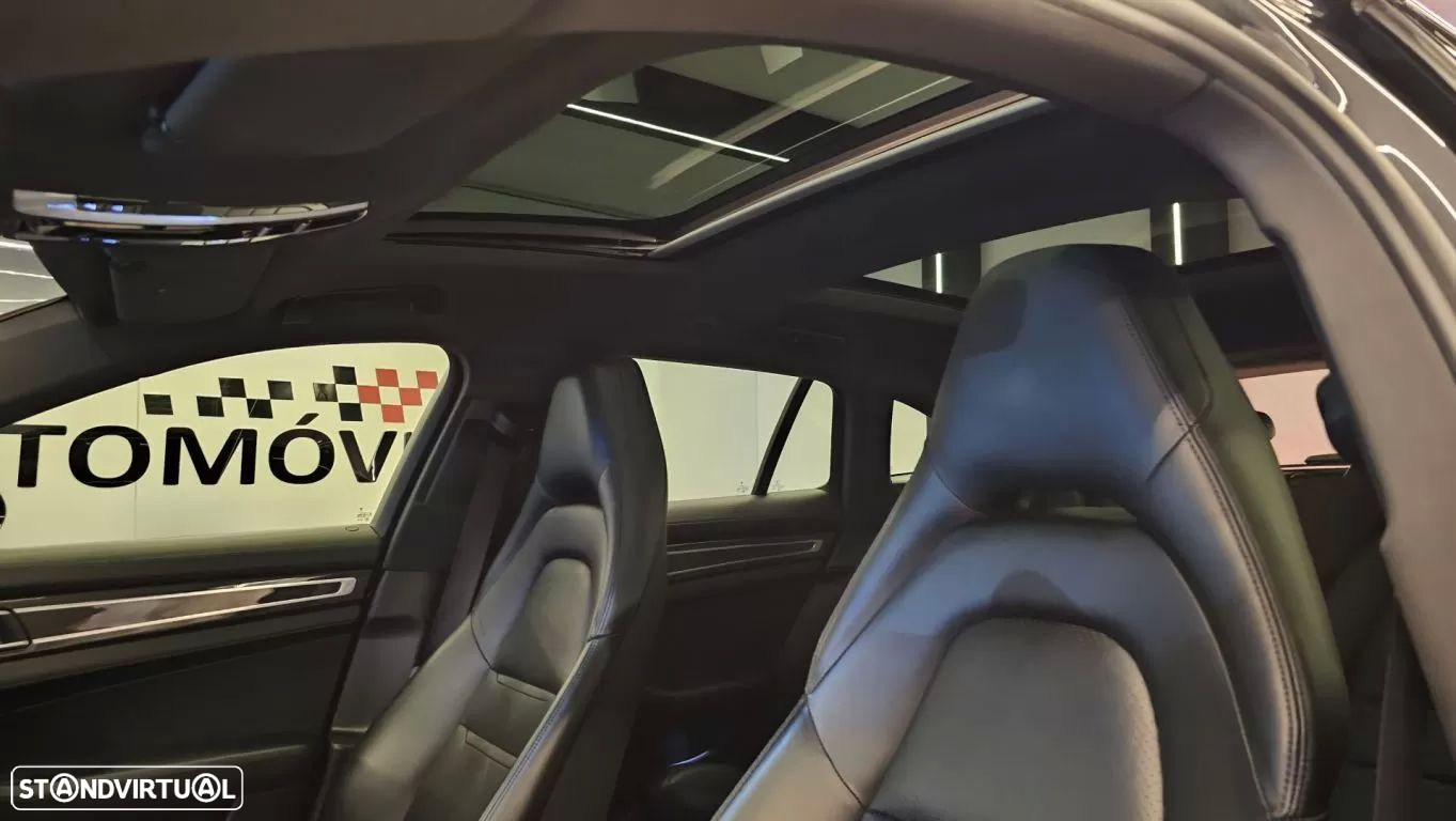 Porsche Panamera Sport Turismo 4 E-Hybrid 10 Years Edition - 35