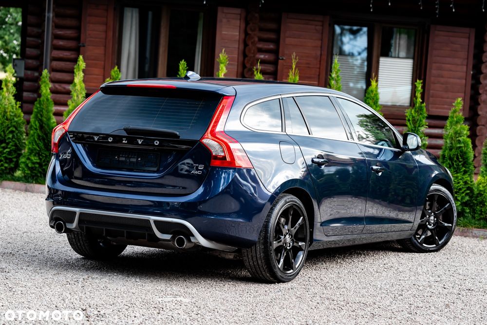 Volvo V60 T6 AWD R-Design - 10