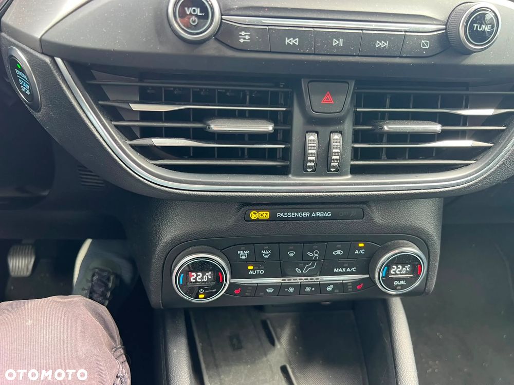 Ford Focus 2.0 EcoBlue STart-Stopp-System TITANIUM - 13
