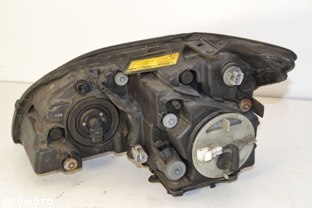 Lampa prawy przód Lexus RX 400h 2009r - 4