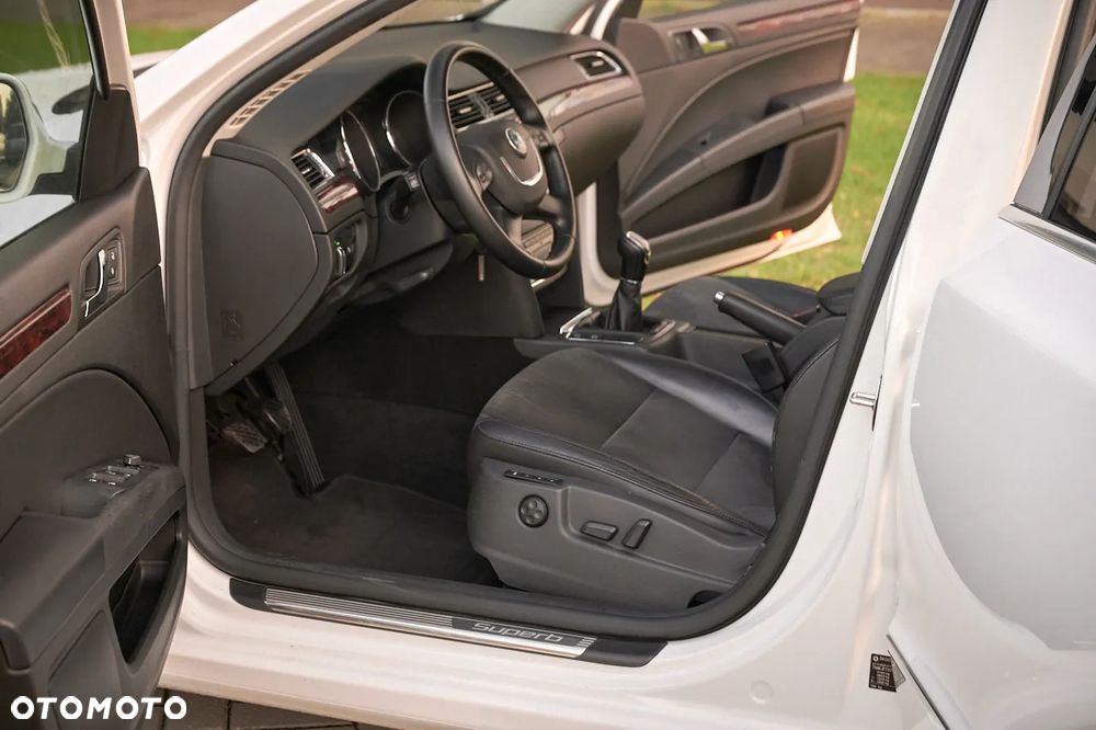 Skoda Superb 2.0 TDI Platinum - 24