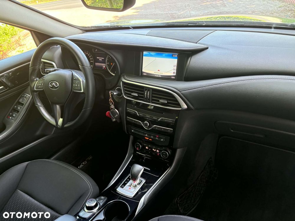 Infiniti Q30 - 12