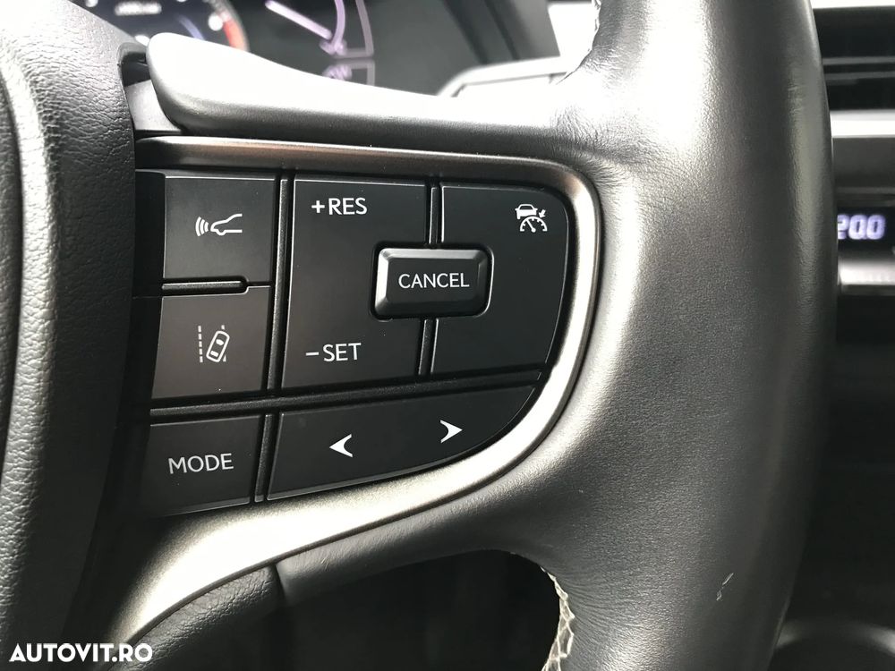 Lexus UX 250h (E-FOUR) Business Edition - 19