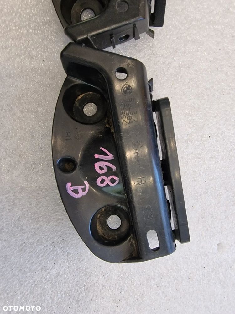 BMW E90 , E90 LIFT 04-12 LEWY ŚLIZG POD LAMPE / MOCOWANIE LAMPY TYLNEJ TYŁ , NR 51127118193 , NR AUKCJI MS168 - 3