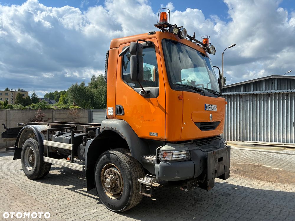 Renault MIDLUM 220 4x4 - 2