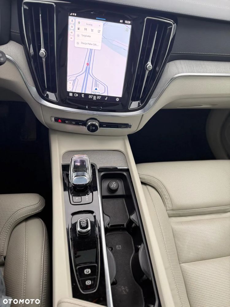 Volvo V60 Cross Country B5 B AWD Ultimate - 22