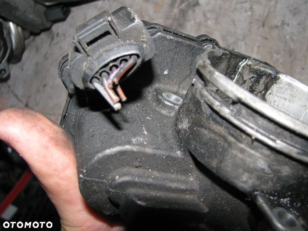 VOLKSWAGEN PASSAT B6 2,0TDI PRZEPUSTNICA POWIETRZA 5 pin 03G128063A - 4