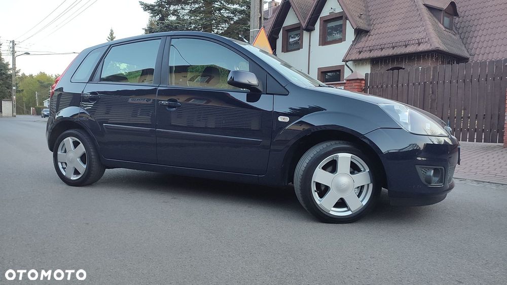 Ford Fiesta 1.4 Ghia - 23