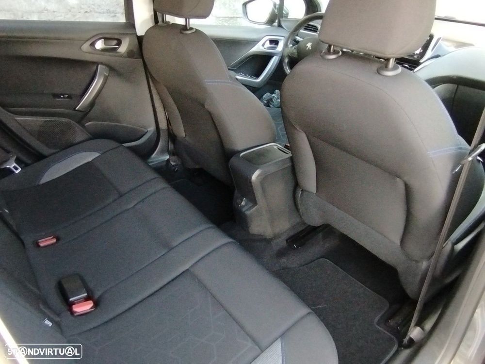 Peugeot 2008 1.2 PureTech Style - 24