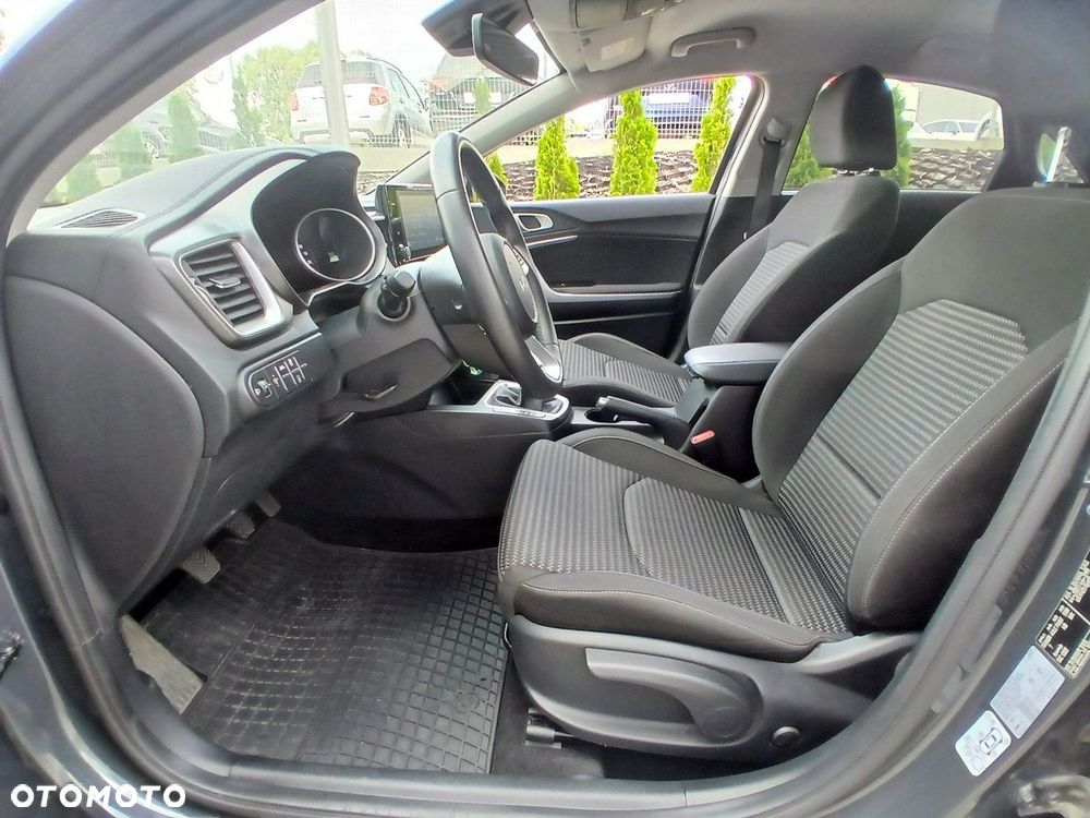 Kia Ceed 1.5 T-GDI M - 10