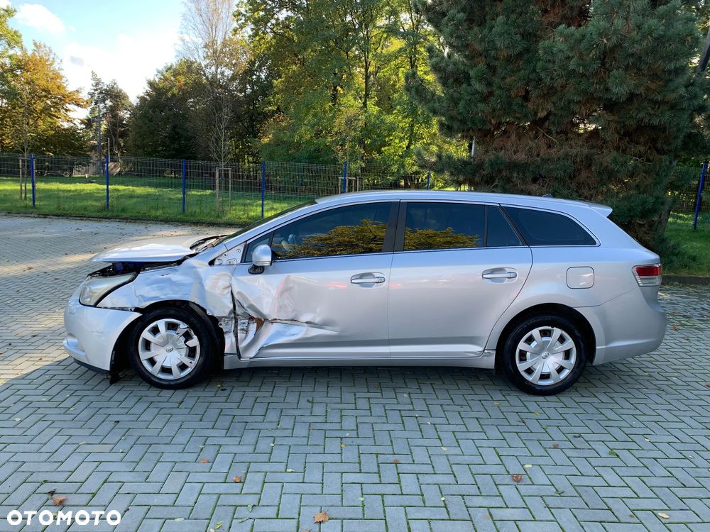 Toyota Avensis 2.0 D-4D Luna - 4