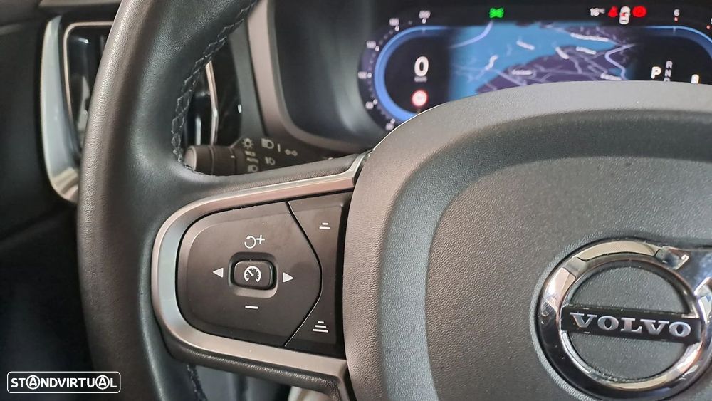 Volvo V60 2.0 B4 Momentum Core Geartronic - 26