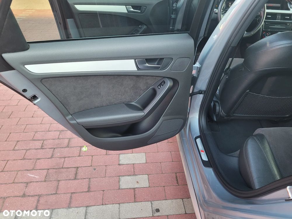 Audi A4 ver-2-0-tfsi-quattro-s-tronic-s-line-sportpaket - 24