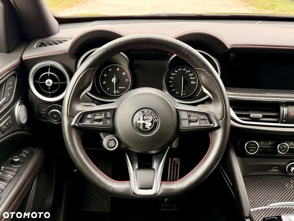 Alfa Romeo Stelvio 2.0 Turbo 16V AT8-Q4 Estrema - 29