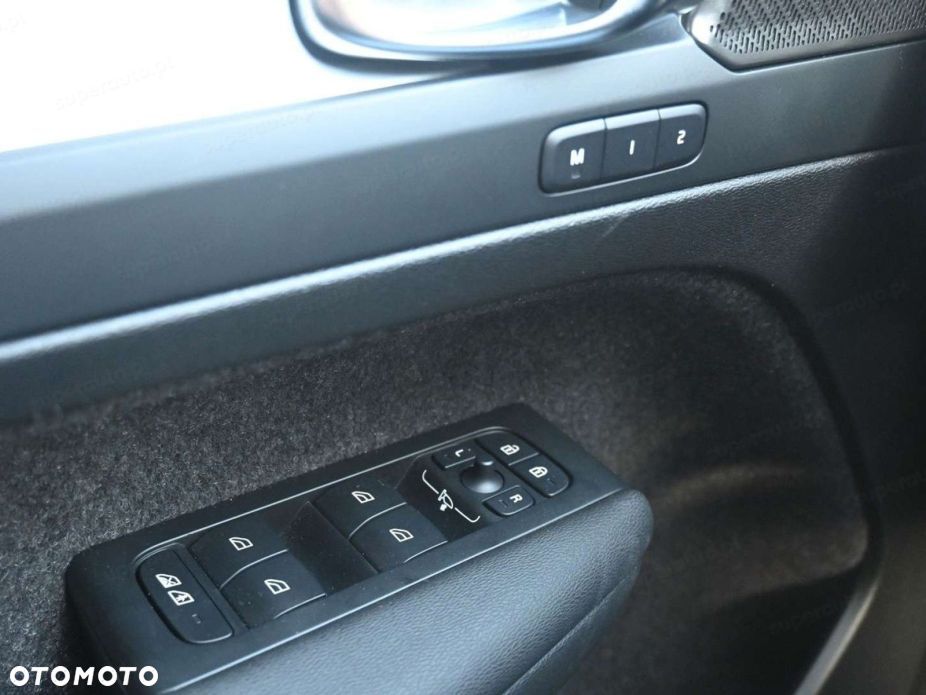 Volvo XC 40 B3 Plus Dark - 15