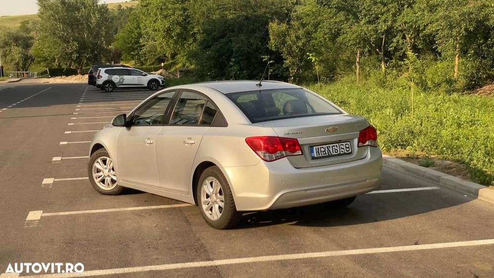 Chevrolet Cruze 1.7 DOHC LT - 3